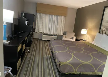Delavan Inn and Suites hotel thumbnail 2