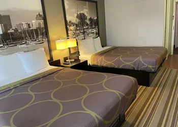 Delavan Inn and Suites hotel thumbnail 4
