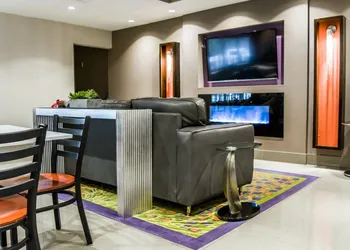 Quality Suites Fort Myers I-75 hotel thumbnail 3