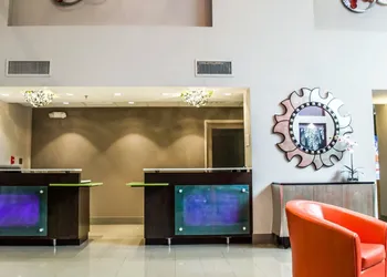 Quality Suites Fort Myers I-75 hotel thumbnail 4