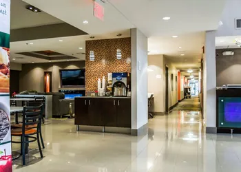 Quality Suites Fort Myers I-75 hotel thumbnail 6