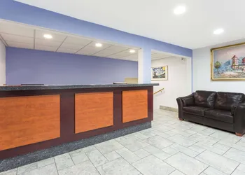 Super 8 by Wyndham Kenosha/Pleasant Prairie hotel thumbnail 2