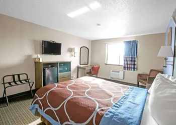 Super 8 by Wyndham Kenosha/Pleasant Prairie hotel thumbnail 7