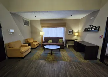 SureStay by Best Western Summerville Flowertown hotel thumbnail 5