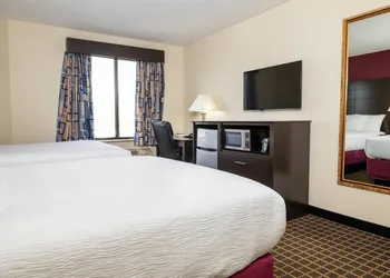 Baymont Inn & Suites by Wyndham Mukwonago hotel thumbnail 3