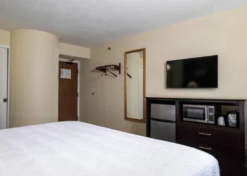 Baymont Inn & Suites by Wyndham Mukwonago hotel thumbnail 8