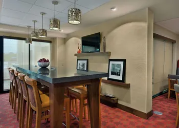 Hampton Inn Milwaukee/Brookfield hotel thumbnail 2