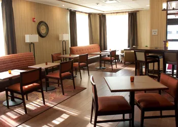Hampton Inn Burlington hotel thumbnail 6