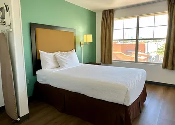 MainStay Suites Las Vegas Flamingo hotel thumbnail 8