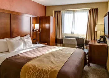 Ramada by Wyndham New York Times Square West hotel thumbnail 2