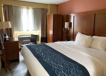 Ramada by Wyndham New York Times Square West hotel thumbnail 3