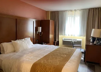 Ramada by Wyndham New York Times Square West hotel thumbnail 4