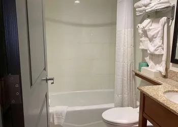 Ramada by Wyndham New York Times Square West hotel thumbnail 5