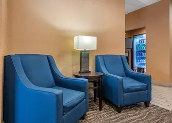 Comfort Inn & Suites Orlando North hotel thumbnail 2