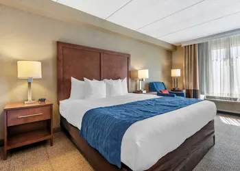 Comfort Inn & Suites Orlando North hotel thumbnail 6