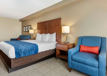 Comfort Inn & Suites Orlando North hotel thumbnail 8