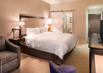 Hampton Inn & Suites Orlando/East UCF Area hotel thumbnail 5