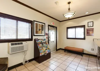 HomeTowne Studios by Red Roof Orlando South hotel thumbnail 2