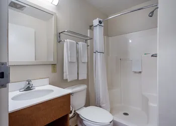 HomeTowne Studios by Red Roof Orlando South hotel thumbnail 6