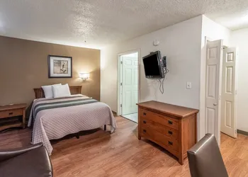 HomeTowne Studios by Red Roof Orlando South hotel thumbnail 7