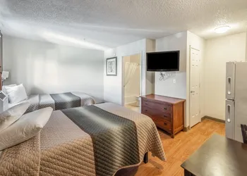 HomeTowne Studios by Red Roof Orlando South hotel thumbnail 8