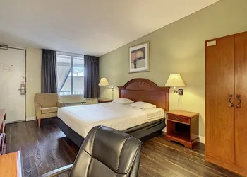 Stayable Orlando hotel thumbnail 8