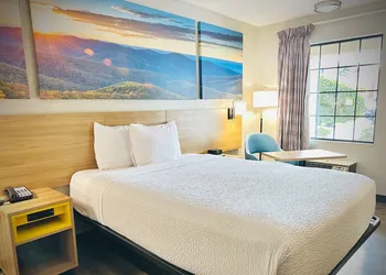 Days Inn by Wyndham WestEnd Alexandria,VA Washington DC Area hotel thumbnail 3