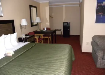 Quality Inn Mt. Vernon hotel thumbnail 3