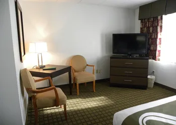 Quality Inn Mt. Vernon hotel thumbnail 5