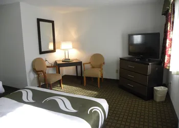 Quality Inn Mt. Vernon hotel thumbnail 8
