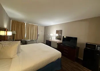 Gateway Hotel hotel thumbnail 7