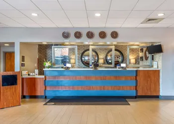 Comfort Inn & Suites Logan International Airport hotel thumbnail 2