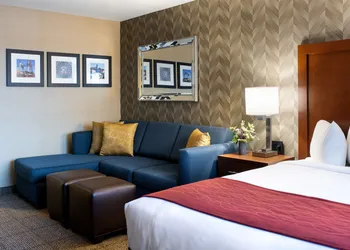 Comfort Inn & Suites Logan International Airport hotel thumbnail 4