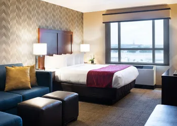Comfort Inn & Suites Logan International Airport hotel thumbnail 5