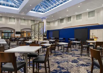 Embassy Suites Boston Logan Airport hotel thumbnail 2