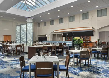 Embassy Suites Boston Logan Airport hotel thumbnail 5