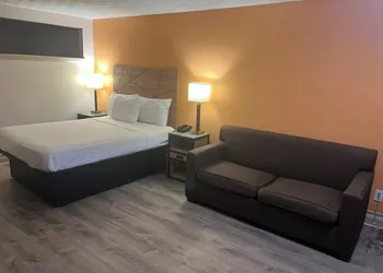 Howard Johnson by Wyndham Malden Boston Area hotel thumbnail 5