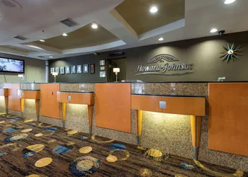 Howard Johnson Plaza by Wyndham by the Falls Niagara Falls hotel thumbnail 2