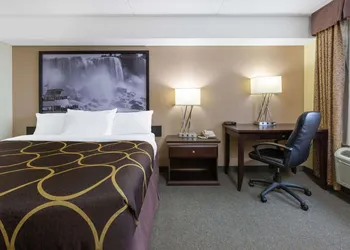 Super 8 by Wyndham Niagara Falls by the Falls hotel thumbnail 3