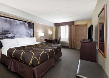 Super 8 by Wyndham Niagara Falls by the Falls hotel thumbnail 4