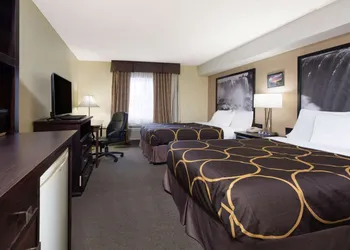 Super 8 by Wyndham Niagara Falls by the Falls hotel thumbnail 6