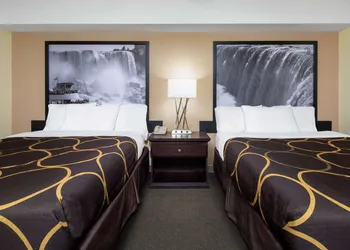 Super 8 by Wyndham Niagara Falls by the Falls hotel thumbnail 8
