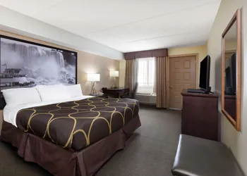 Super 8 by Wyndham Niagara Falls by the Falls hotel thumbnail 4