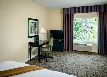 Plaza Inn & Suites at Ashland Creek hotel thumbnail 5