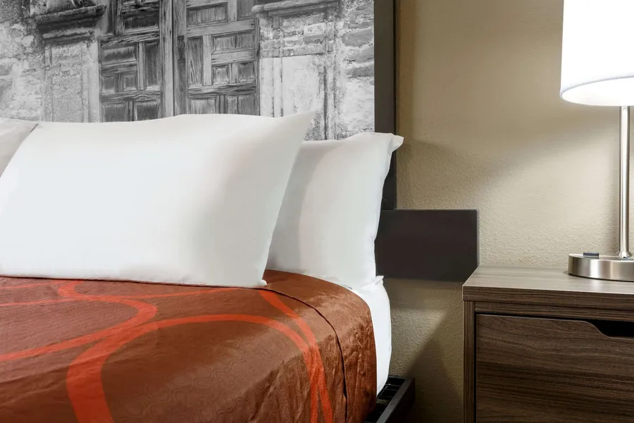 Super 8 by Wyndham San Antonio Airport North hotel detail image 6