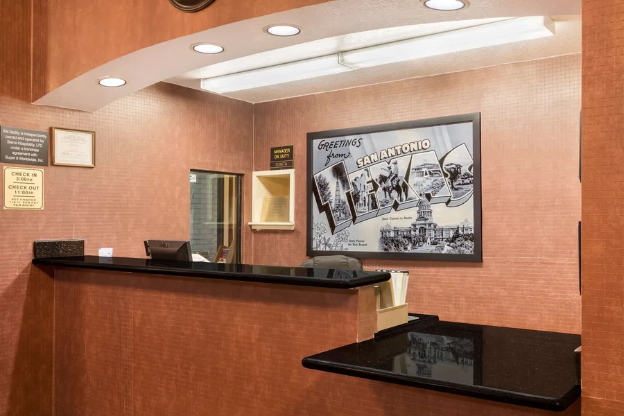 Super 8 by Wyndham San Antonio at I-10 hotel detail image 2