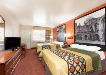 Super 8 by Wyndham San Antonio at I-10 hotel thumbnail 6