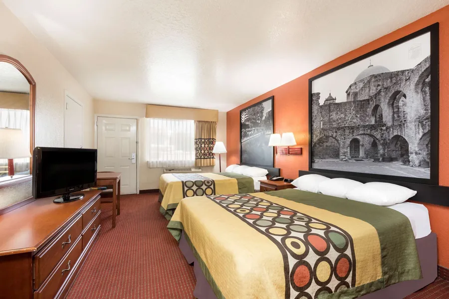 Super 8 by Wyndham San Antonio at I-10 hotel detail image 6