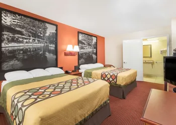 Super 8 by Wyndham San Antonio at I-10 hotel thumbnail 5