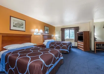 Super 8 by Wyndham Hartford hotel thumbnail 8